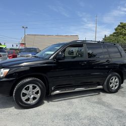 2005 Toyota Highlander Sport  Leather  3rd row seats  Sunroof  270k miles  4cyl  Clean title  Working A/C 253-444-7219 Parks-motors. Com 