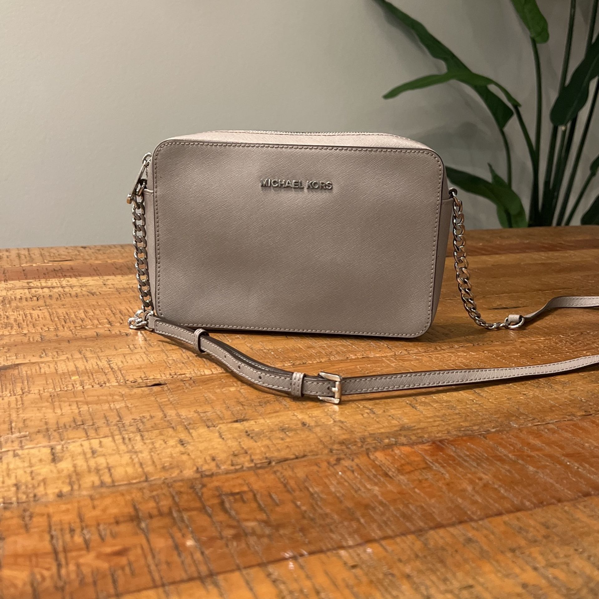 Michael Kors Jet Set Gray Leather Crossbody (10” X 7” X 2”) Silver