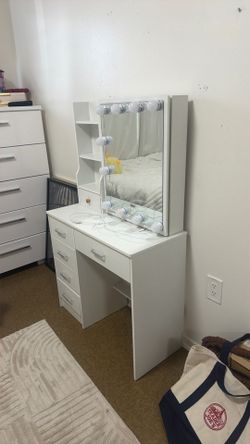 Makeup vanity