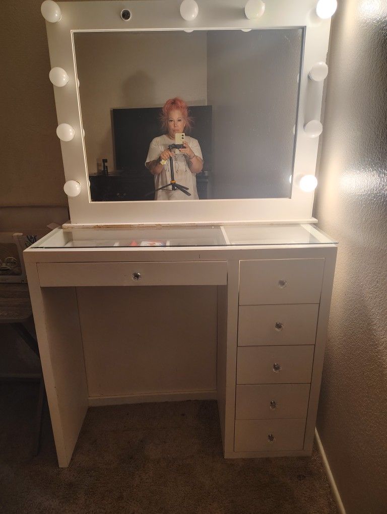 Makeup 💄 Vanity 