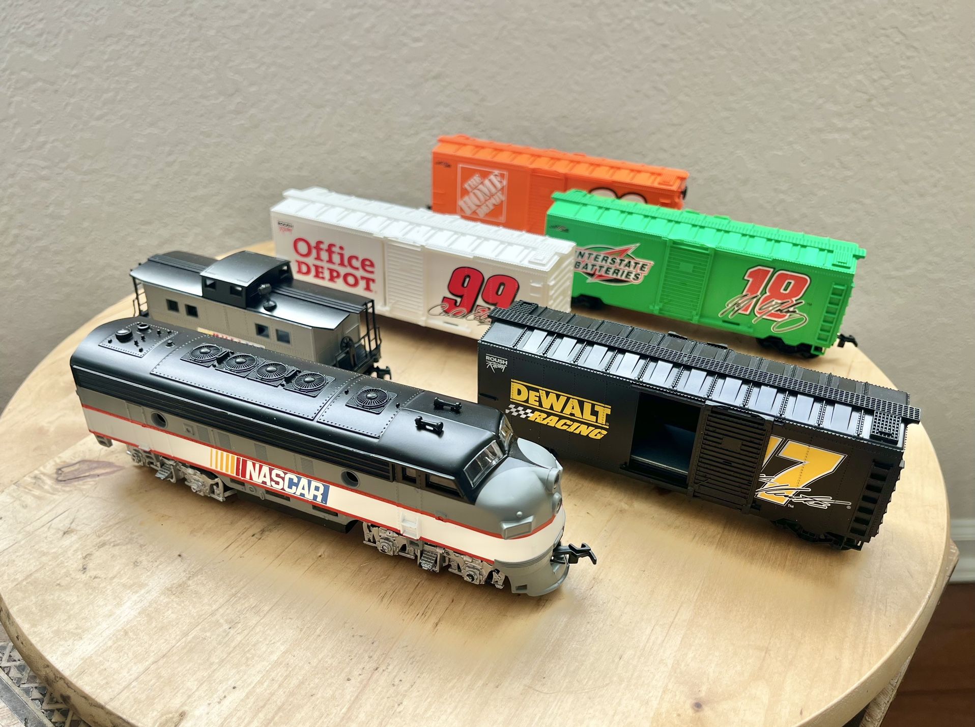 LIFE-LIKE NASCAR STOCK CAR EXPRESS HO SCALE