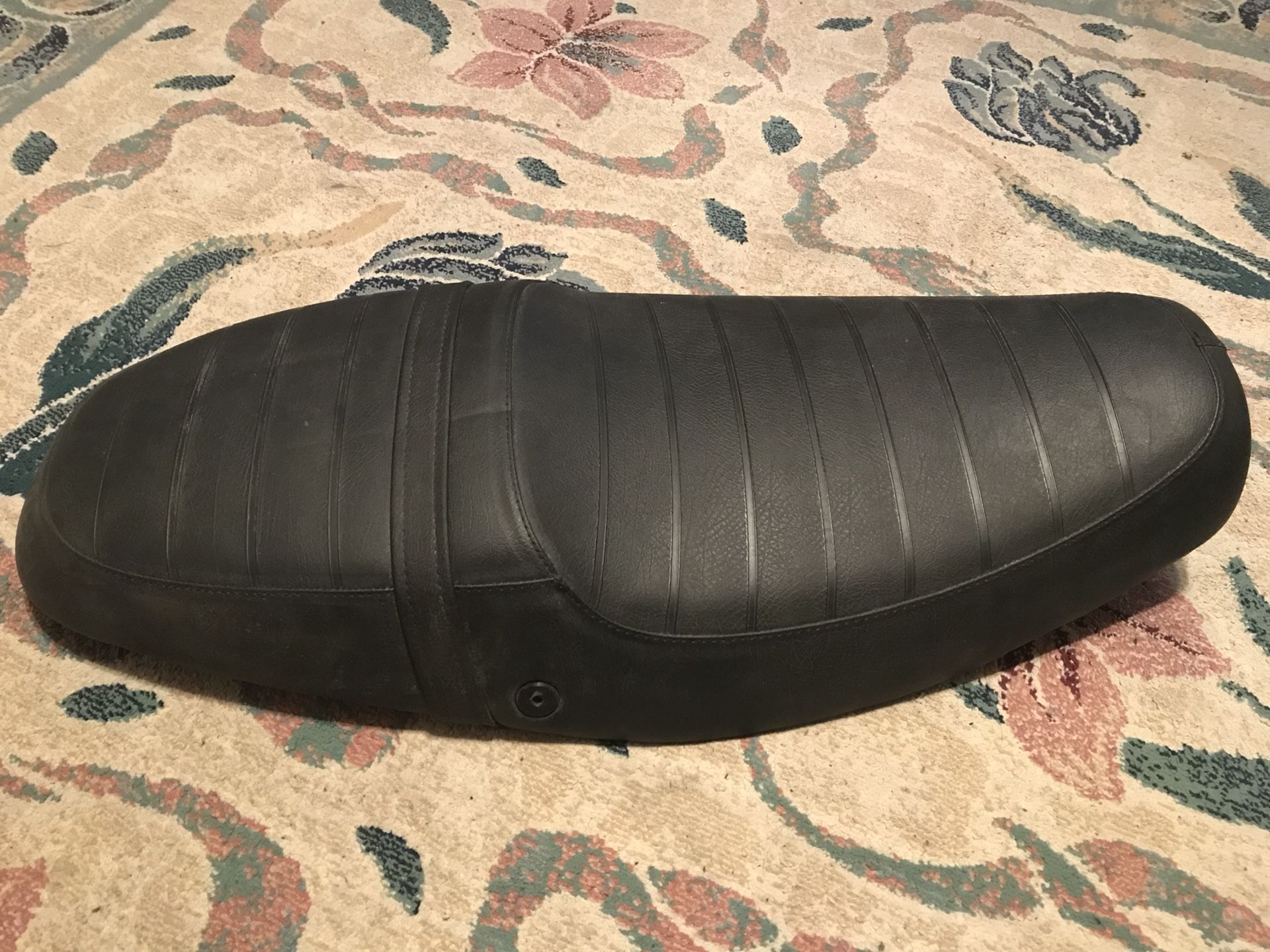 Triumph/Shad motorcycle seat NO RIPS/TEARS