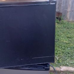 Haier Hotel Size Mini Refrigerator And Freezer 
