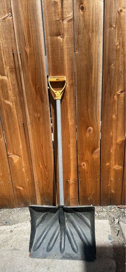 Snow shovel