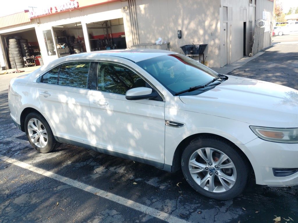 2010 Ford Taurus