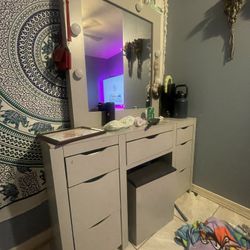 makeup vanity 