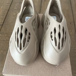 Adidas Yeezy Foam RNNR Mist Infants 6K