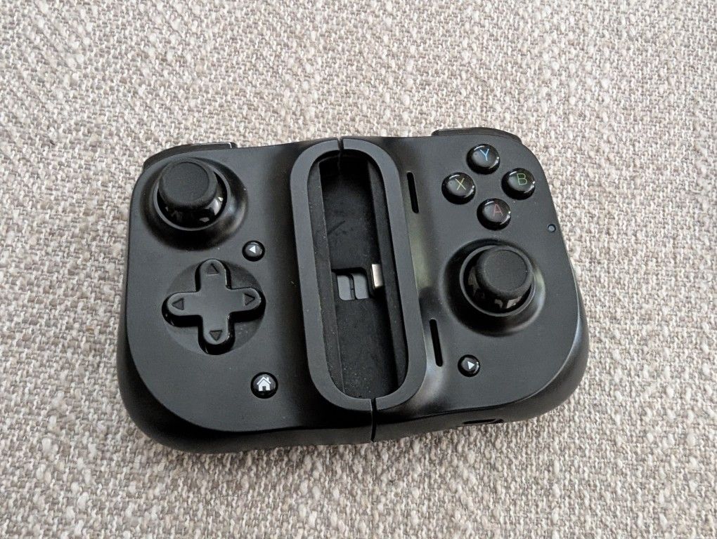 Razor Kishi Controller - Turns Any USB-C Phone Into A Gaming Handheld