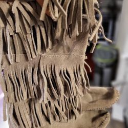 Minnetonka Gray Shingle Boots  Sz 9