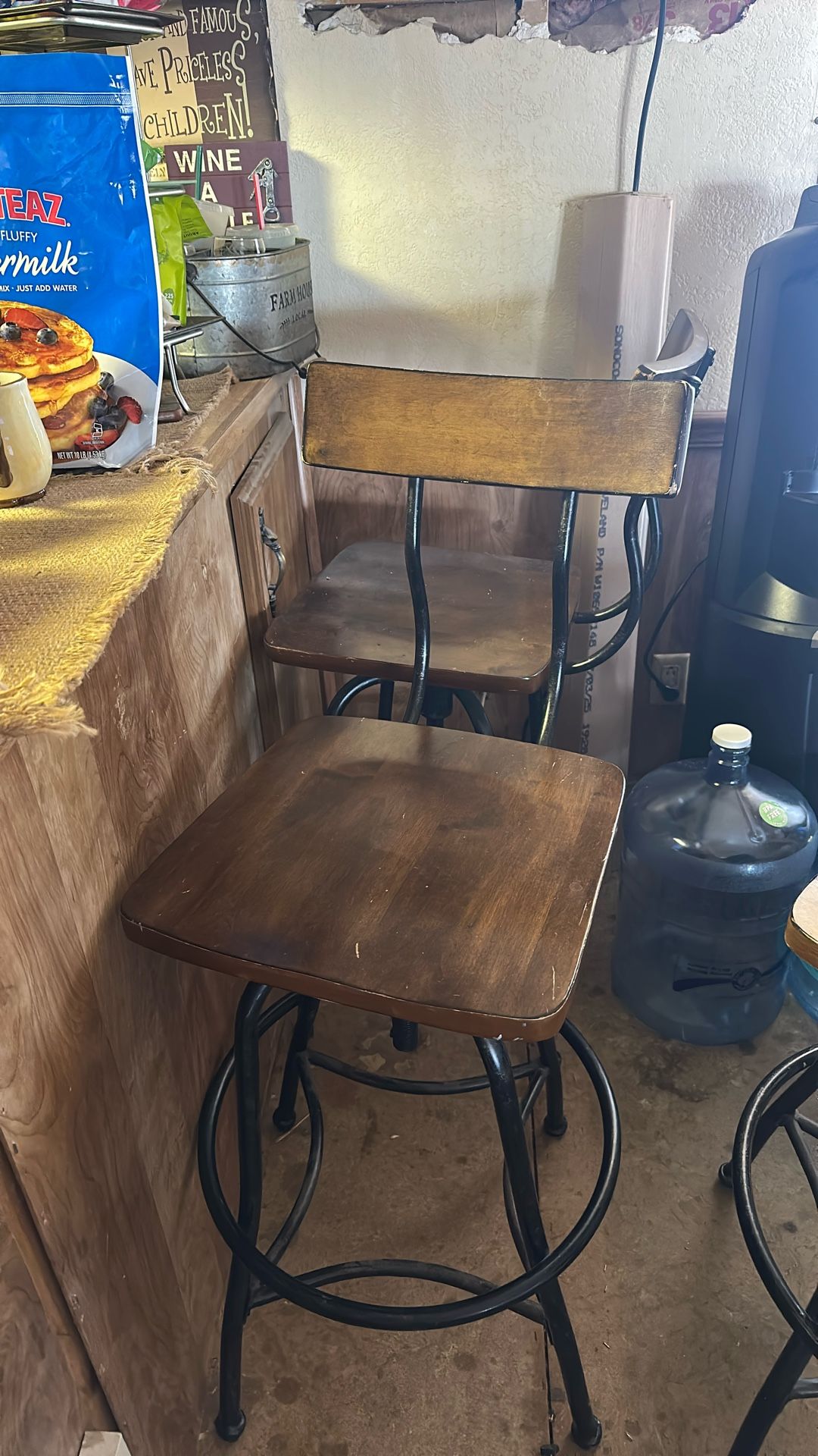 4 Barstools