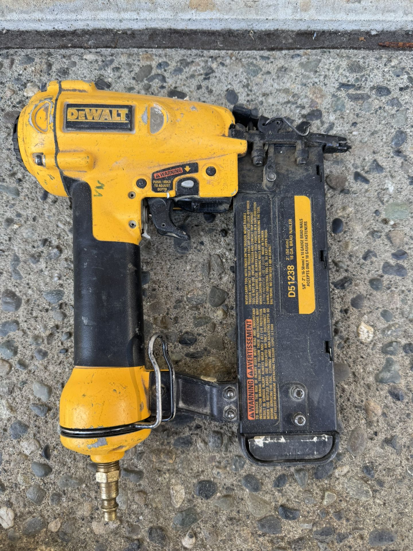 Dewalt D51238 nail gun
