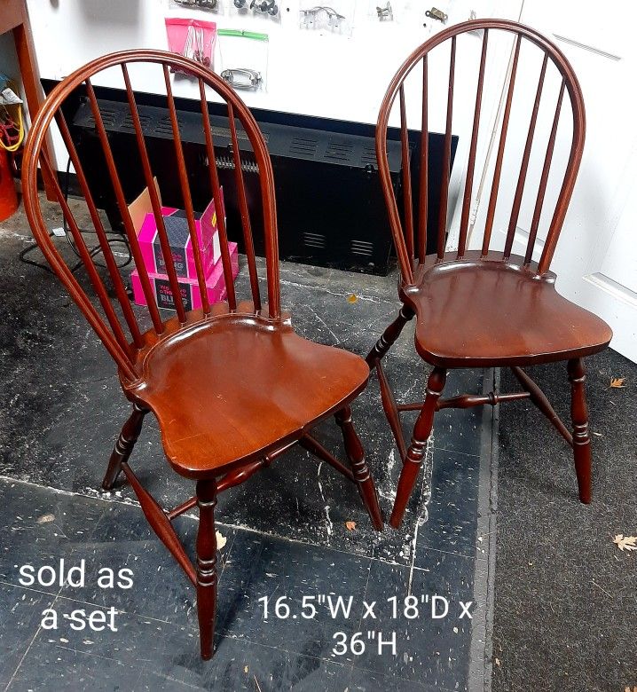 Early Century Dodge Windsor Style Hardwood Chairs / 2 Vintage Livingroom Chairs / Fin