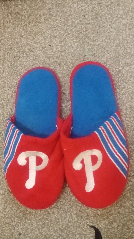 Men Phillies Slippers Size 11