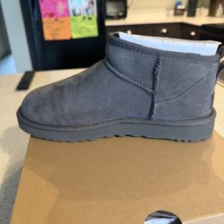 Size 7 Uggs - New