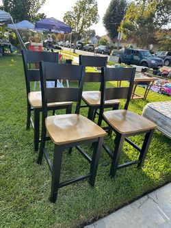 4 High chairs