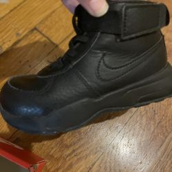 Black Toddler Nike Boots Size 9 