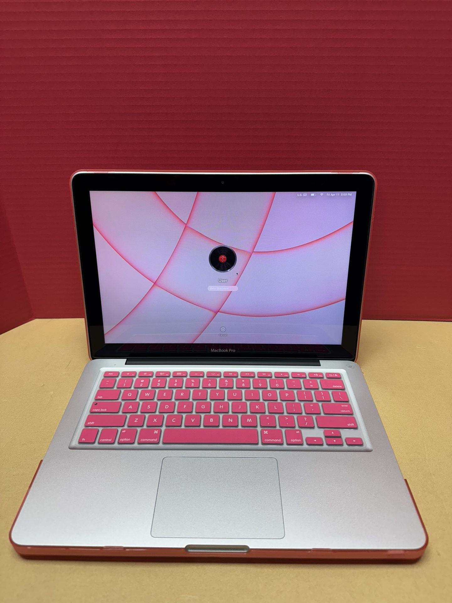 Apple MacBook Pro 13.3” intel Core i5 2.5GHz 16GB RAM 250GB SSD MacOS Monterrey