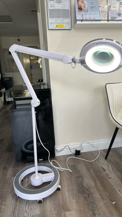 LED Magnifying lamp with large glass and touch control for beauty services
