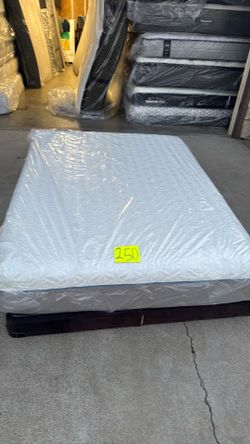 Queen size mattress, and boxspring Tempur Pedic