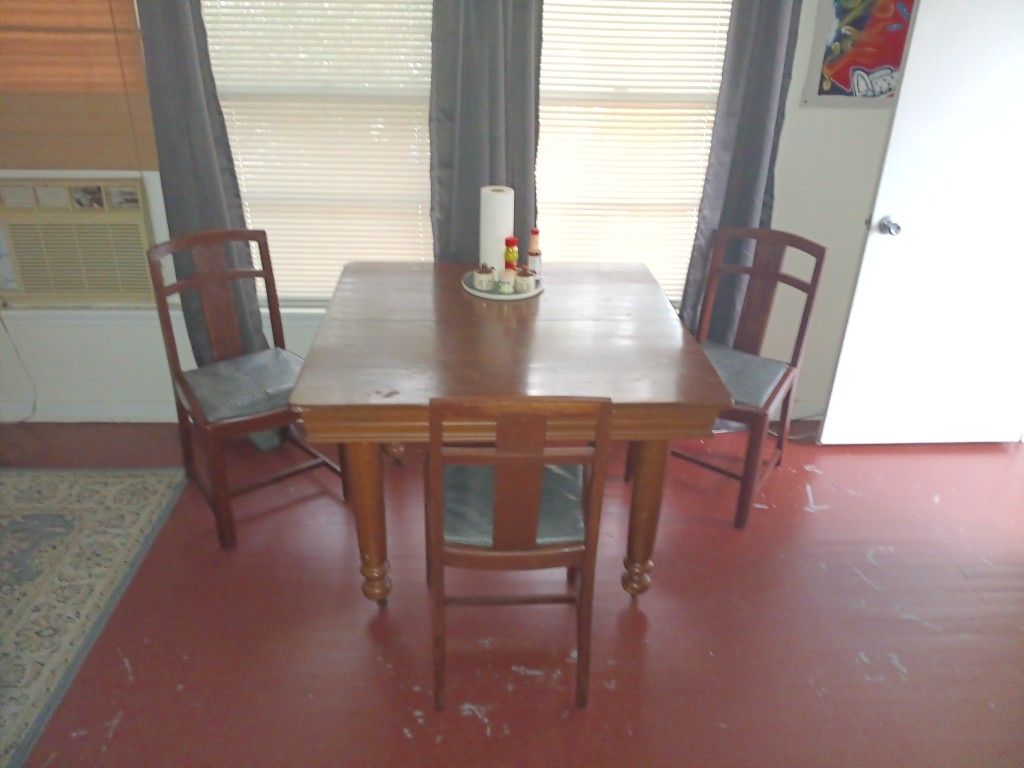 Dining room table