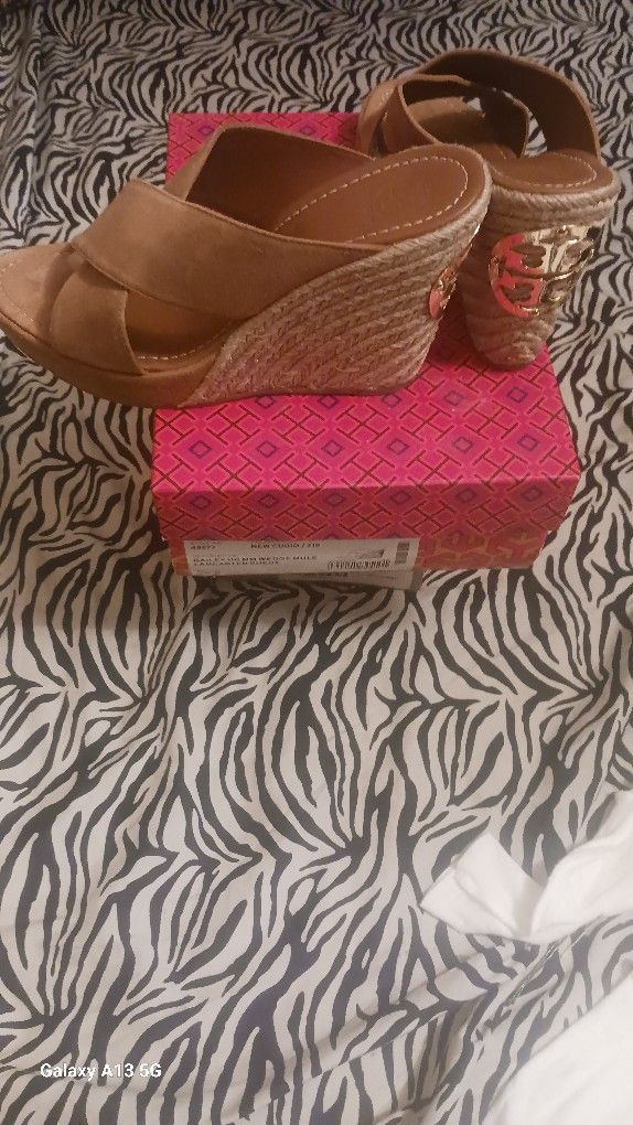 Sexy Sleek Tory Burch Wedge