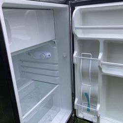 Mini Refrigerator/ Frig Freezer Small And Efficient Compact