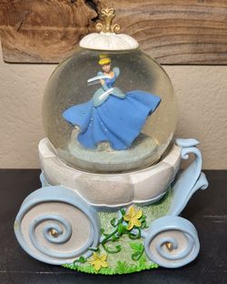 Disney's Cinderella Carriage Musical Snow Globe 7" Tall “ A Dream Is A Wish”