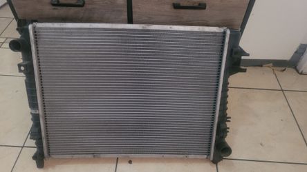 Radiator dodge 2006 slt 4.7L