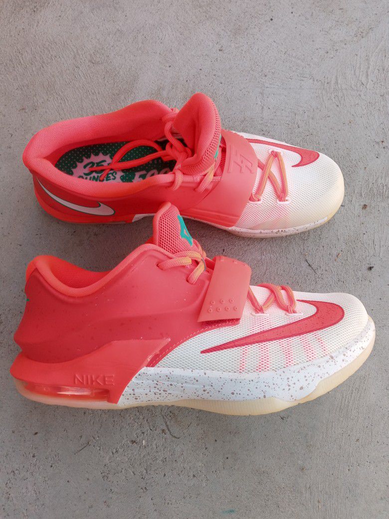 Nike KD 7 GS Egg Nog Size  Youth Basketball Shoe 669942-613 Kevin  Durant Pink. New. for Sale in Bellflower, CA - OfferUp