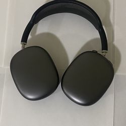 AirPods Max - Space Gray - Excellent Condition (With Case)