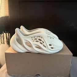 Yeezy Foam Runner "Ararat"