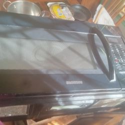 Microwave Samsung  (Grande) 29×15 . Inch