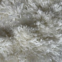 CARPET WHITE.  Size 126 X 76