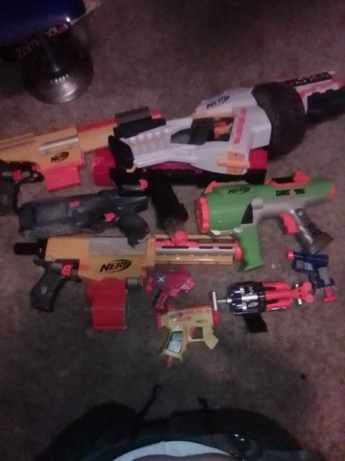 9 Nerf Guns