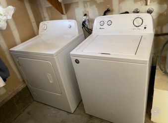 Washer and dryer laundry set