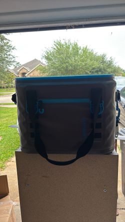 Magellan outdoor portable cooler