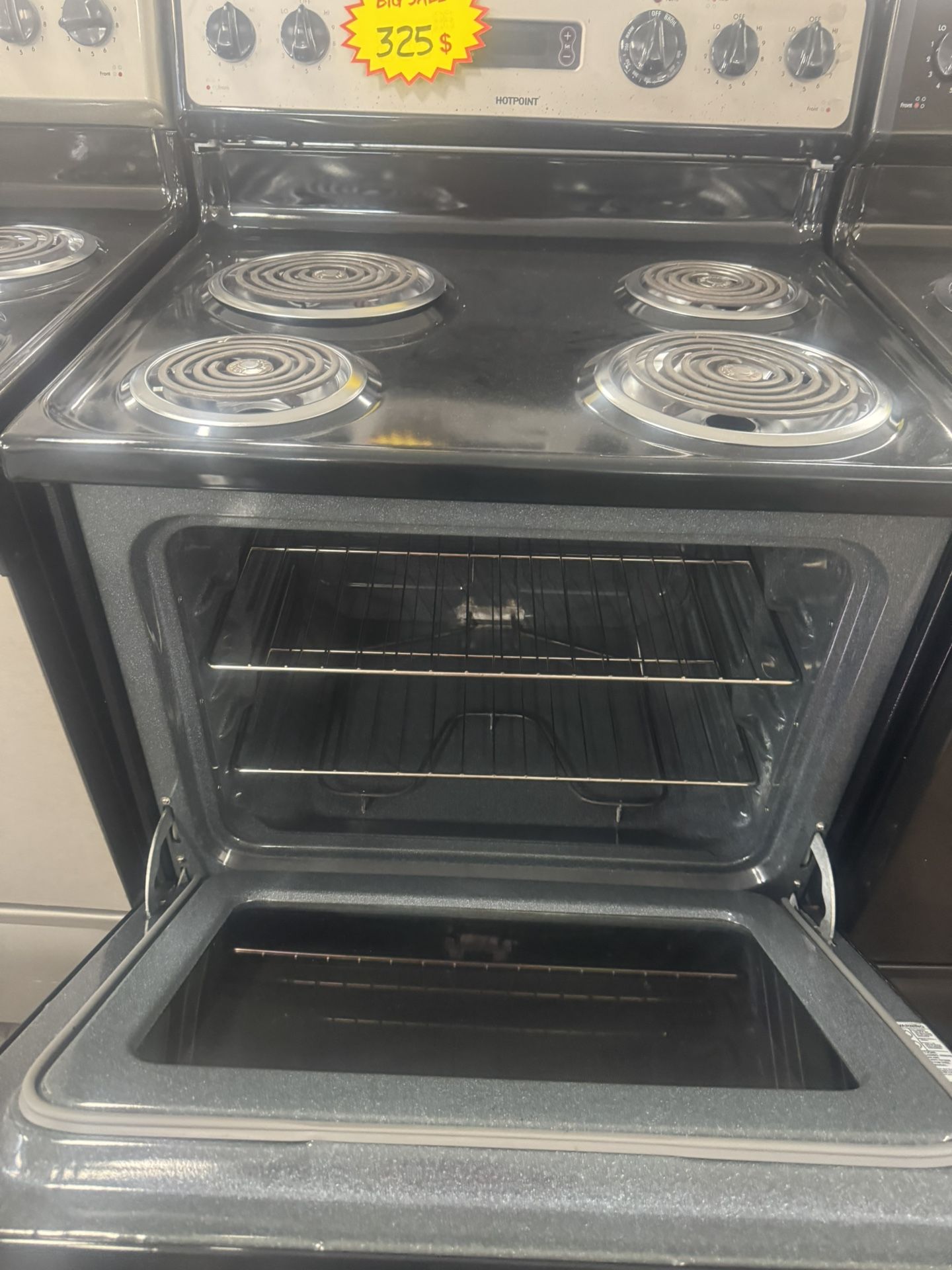 USED HOTPOINT ELECTRIC STOVE