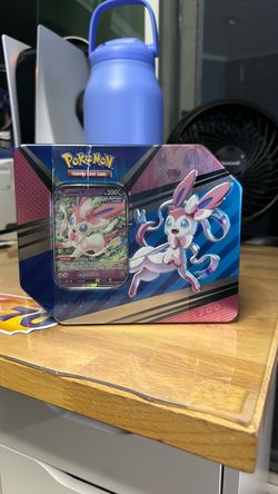 Pokémon V Heroes Sylveon V Tin Factory Sealed 2022 5 Booster Packs Eeveelution