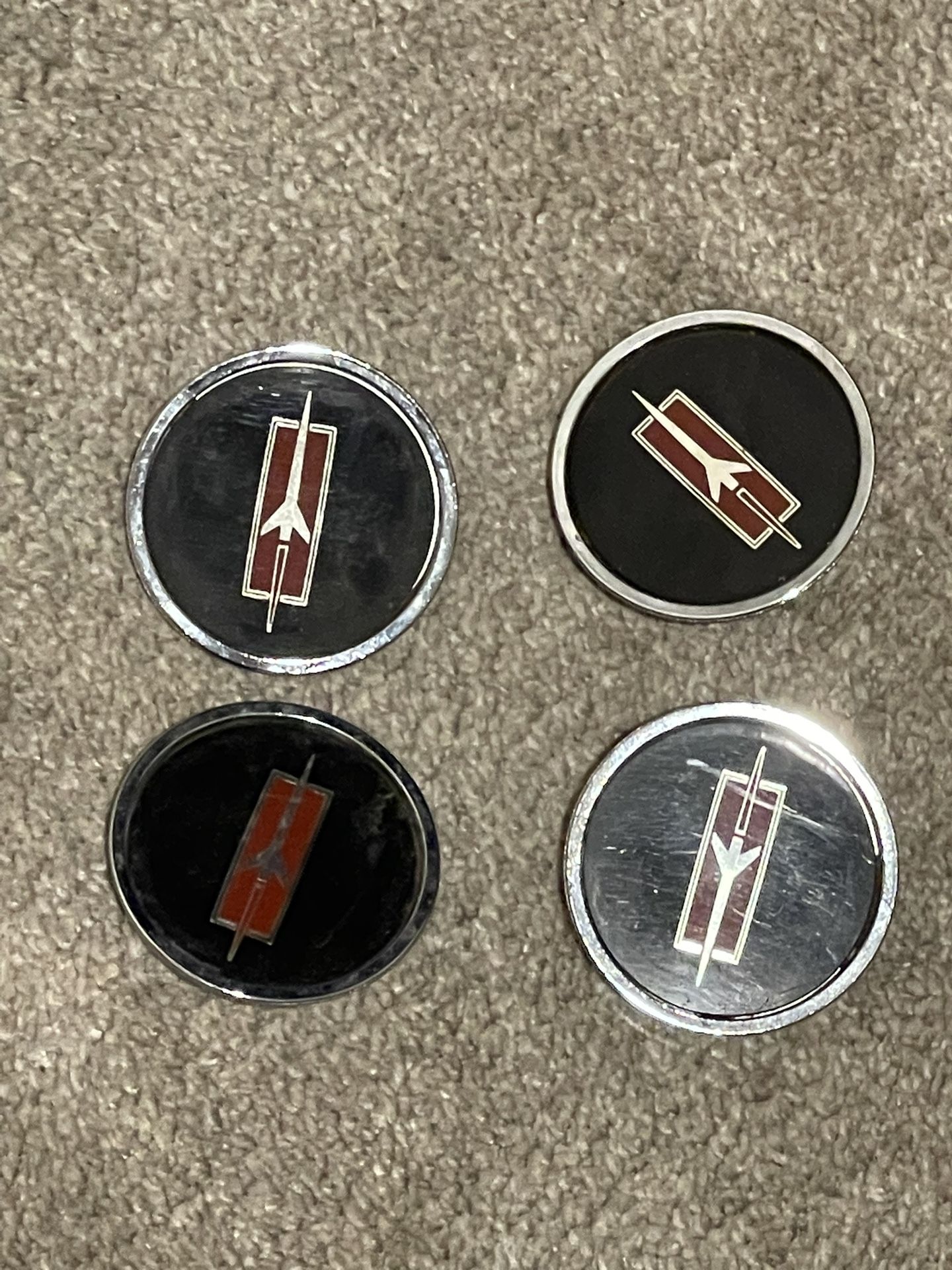 Cutlass hubcap chips