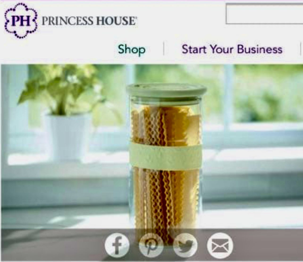 Princess House FantasÃa Fresh 2.75-Qt Glass Container