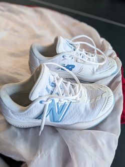 Women's Court Tennis Shoes Size 7