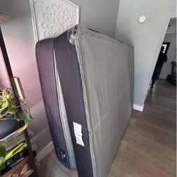 Queen Mattress & Box Spring 