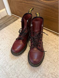 Women Dr. Martin Boots size 8