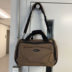 BRIGGS & RILEY Baseline Underseat Duffle Bag 10.5 x 16.5 x 11.5 (Good condition) PICK UP IN CORNELIUS