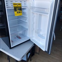 Magic Chef 4.4 Cu. Ft. Compact Refrigerator 