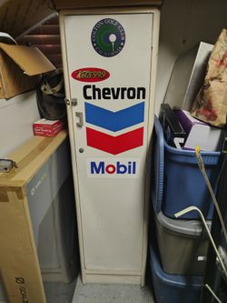 Chevron employee locker