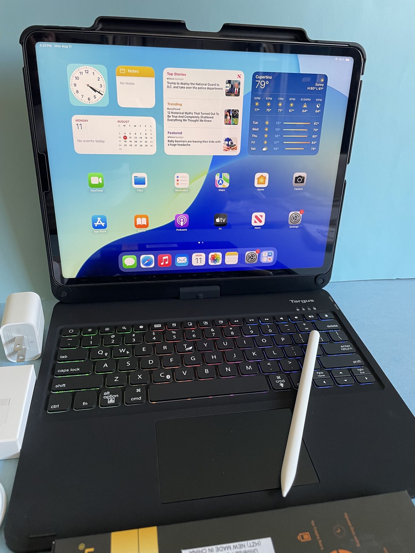 Apple IPad Pro 12.9” 4th Generation (2020 Model/ Face ID/Liquid Retina) 256GB with pen, keyboard & Accessories