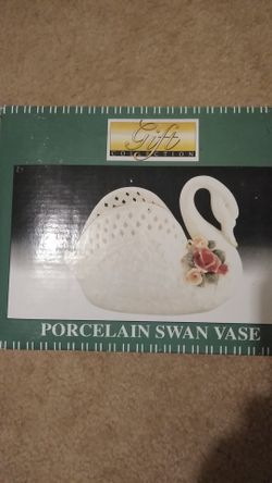 Porcelain swan vase
