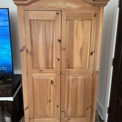 Dresser/Armoire