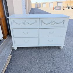 🌹BEAUTIFUL  DRESSER WITH MIRROR- WHITE COLOR 54” X 17” X 34”🌹